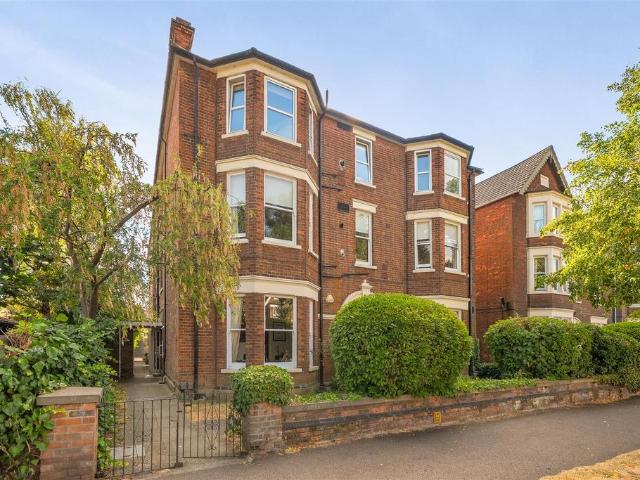 Flat for sale in Castle, Bedford