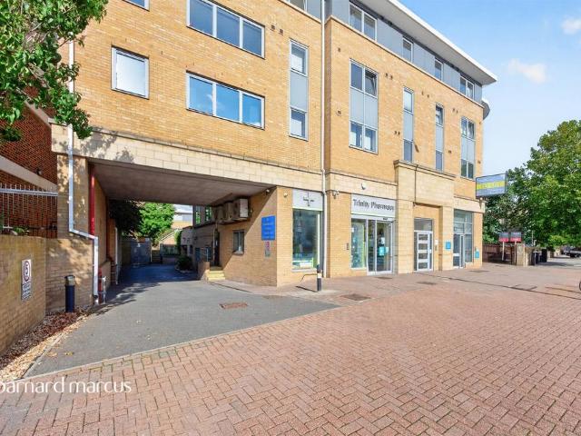 Flat for sale in London Borough of Wandsworth, Greater London