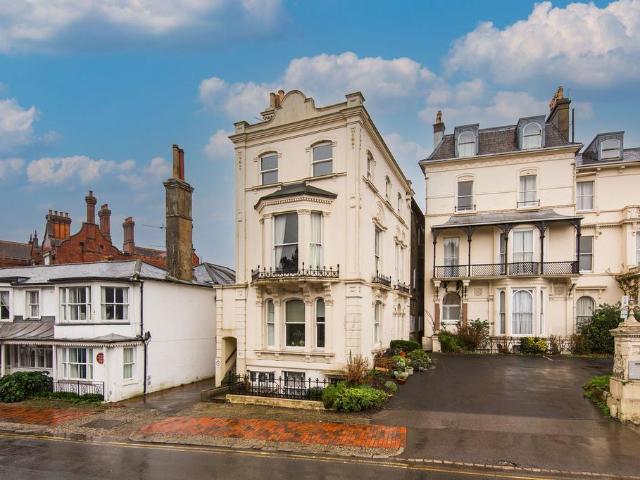 Flat for sale in Nevill Park, Sandown Park