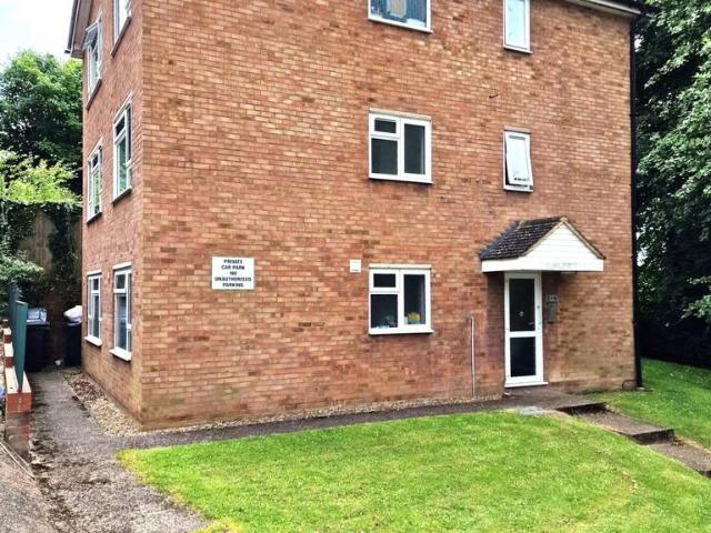Flat for sale in Spring Park, Luton