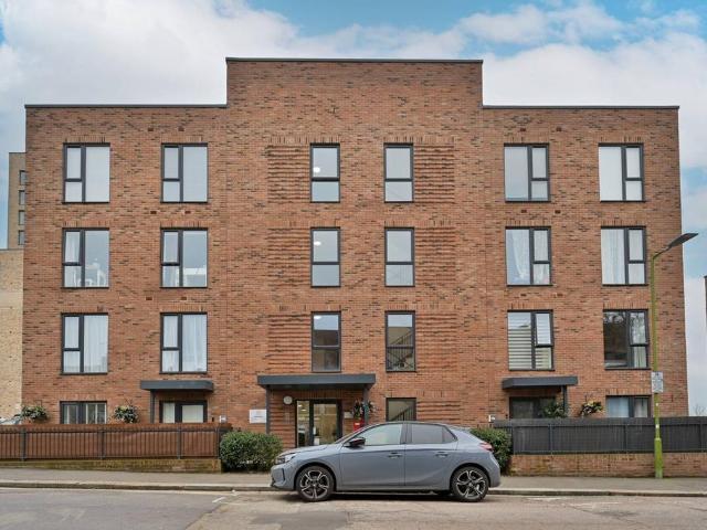 Flat for sale in Holywell Estate, North Watford