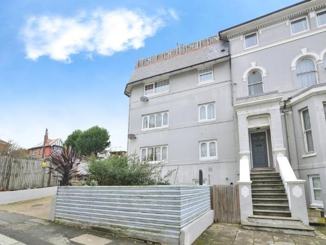 Flat for sale in West Marina, Guestling Green