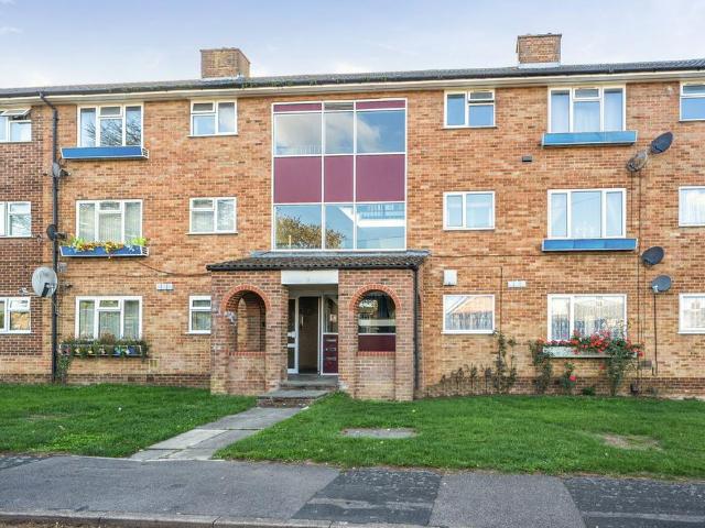 Flat for sale in Basingstoke, Basingstoke and Deane