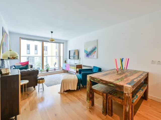Flat for sale in Elephant and Castle, Greater London