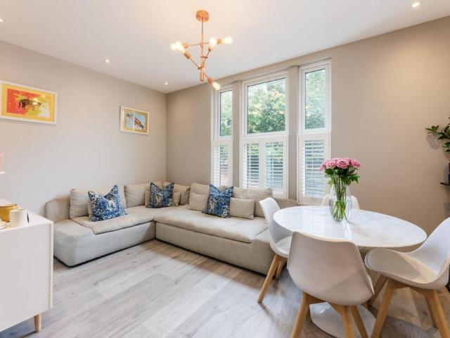 Flat for sale in Wandsworth, Greater London