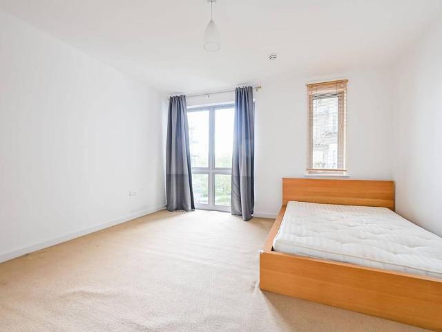Flat for sale in Old Ford, Bow