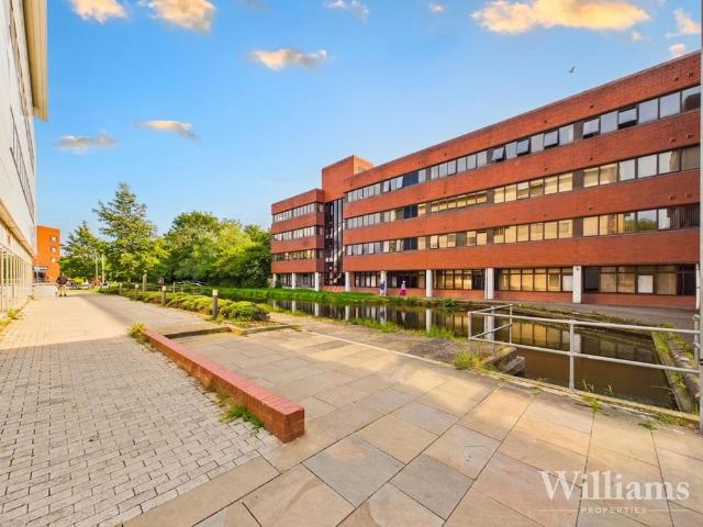 Flat for sale in Walton, Aylesbury