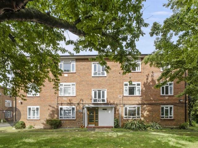 Flat for sale in Earlsfield, Greater London