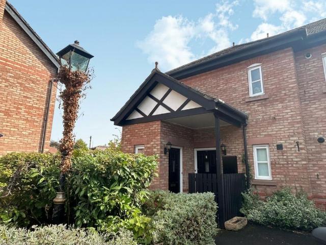 Flat for sale in Knutsford