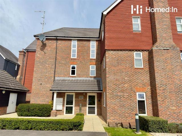 Flat for sale in Horsham, West Sussex