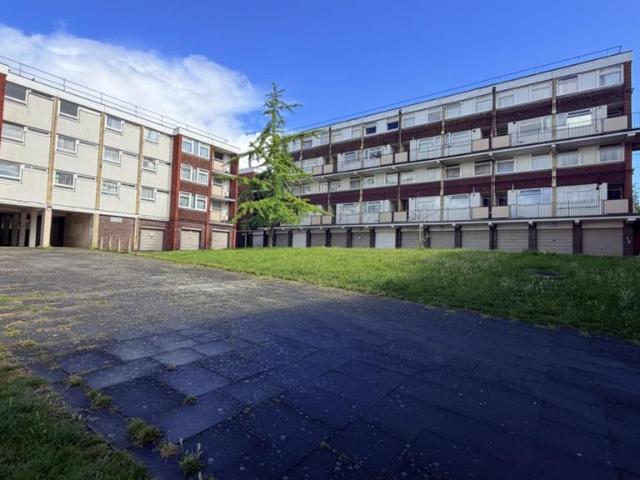 Flat for sale in Dollis Hill, Greater London