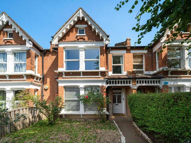 Flat for sale in Tulse Hill, Greater London