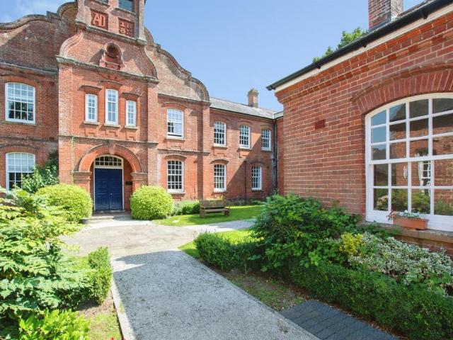 Flat for sale in Horseport, Ashurst Bridge