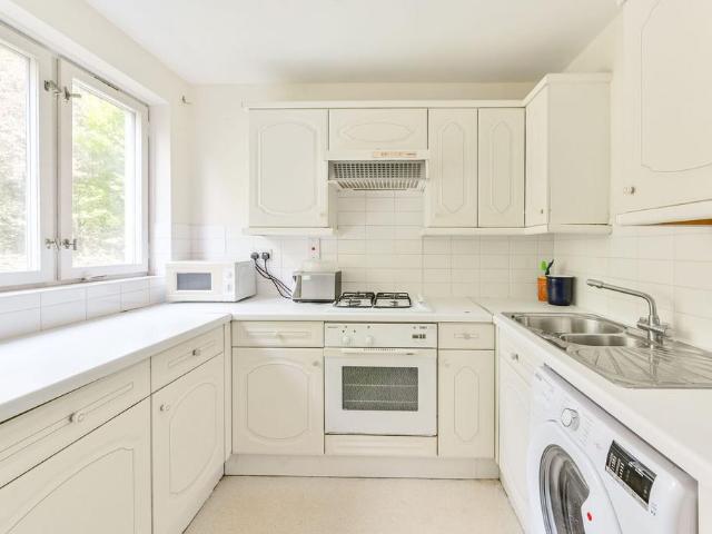 Flat for sale in Paddington, Greater London