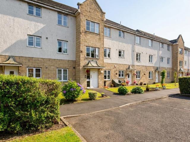 Flat for sale in Glenburn, Scotland
