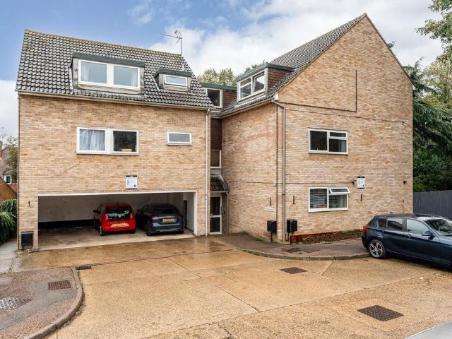 Flat for sale in Kings Hill, East Hertfordshire