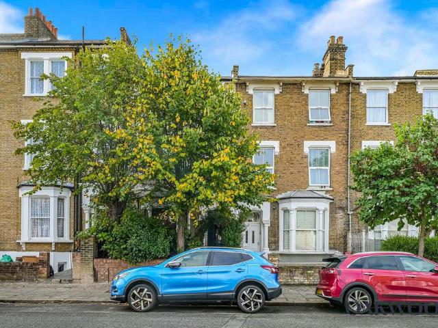 Flat for sale in Lower Clapton, Greater London