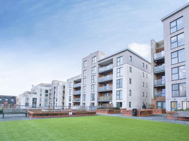 Flat for sale in Elstree and Borehamwood, Borehamwood