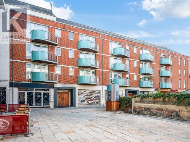 Flat for sale in Woodcote, Epsom