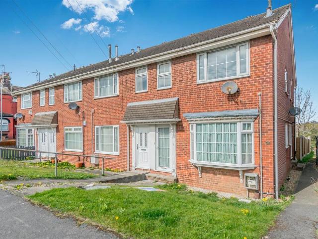 Flat for sale in Wortley, West Yorkshire