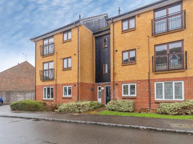 Flat for sale in Monkston Park, Milton Keynes