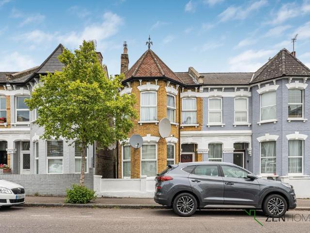 Flat for sale in Harringay, Greater London