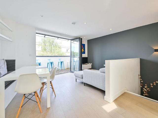 Flat for sale in Bermondsey, Greater London