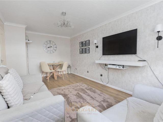 Flat for sale in Burstow, Hillview