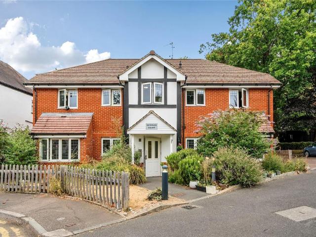 Flat for sale in West Wickham, Greater London