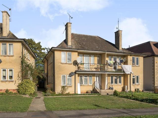 Flat for sale in Keynsham, West of England
