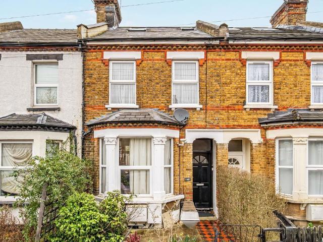 Flat for sale in London Borough of Ealing, Hanwell