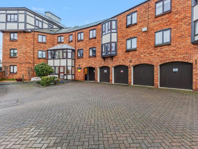 Flat for sale in Stratford-upon-Avon, Alderminster