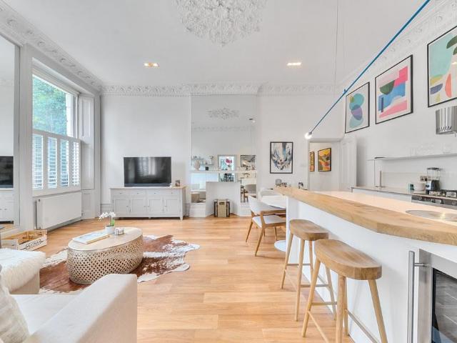 Flat for sale in Bayswater, Greater London