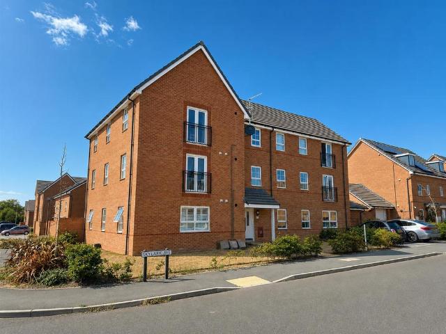 Flat for sale in Peacehaven, Iford