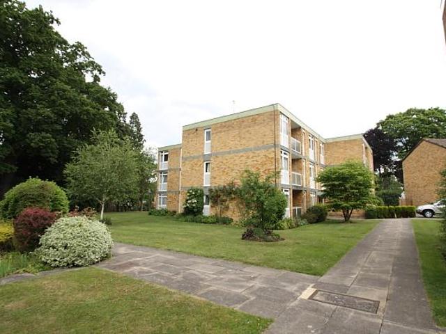Flat for sale in Horsell, Woking