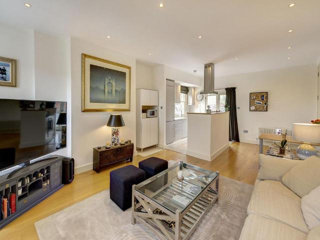 Flat for sale in Brompton, Greater London