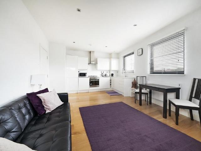 Flat for sale in Kilburn, Greater London
