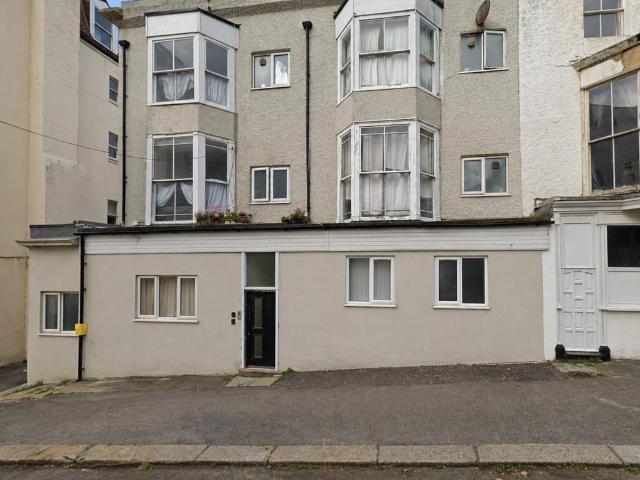 Flat for sale in West Marina, Guestling Green