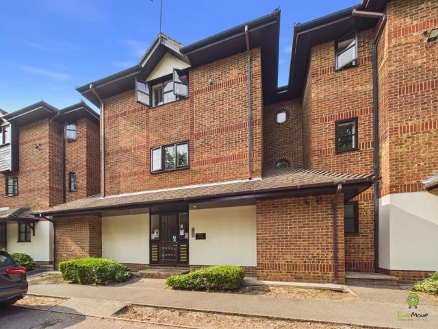 Flat for sale in Stone, Monks Orchard