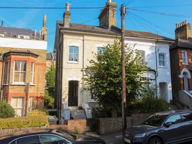 Flat for sale in West Norwood, Greater London