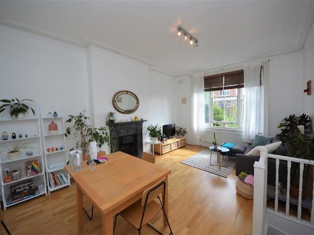 Flat for sale in South Hampstead, Greater London