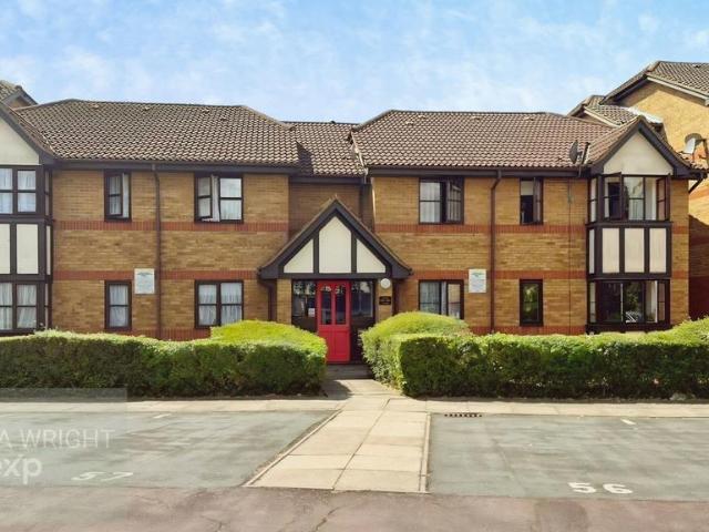 Flat for sale in Cauldwell, Bedford