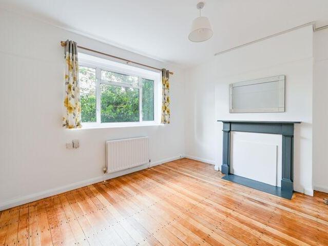 Flat for sale in North Kensington, Greater London