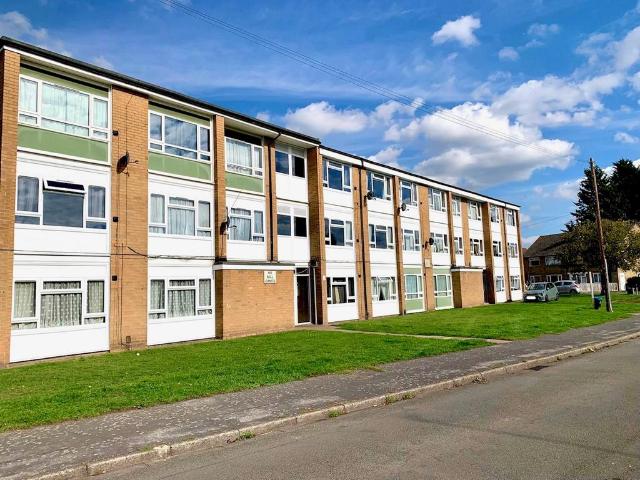 Flat for sale in Birchwood, Brayford