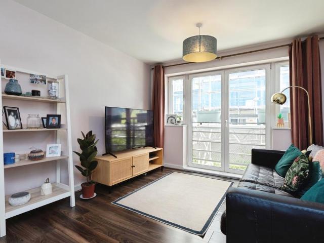 Flat for sale in Hale End, Greater London