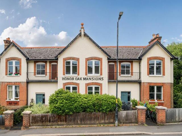 Flat for sale in East Dulwich, Greater London