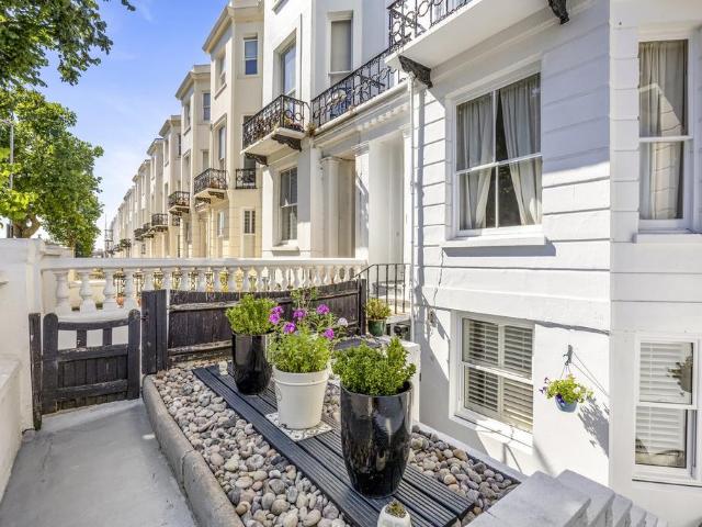 Flat for sale in Brunswick