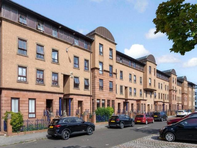 Flat for sale in Laurieston, Gorbals