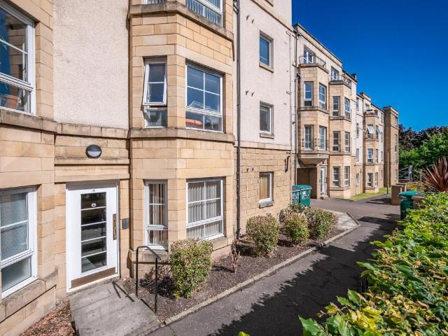 Flat for sale in Hillside, Leith