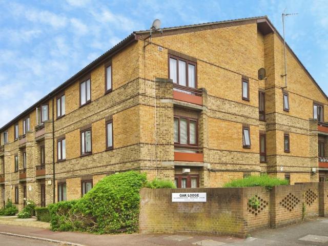 Flat for sale in Wanstead, Greater London